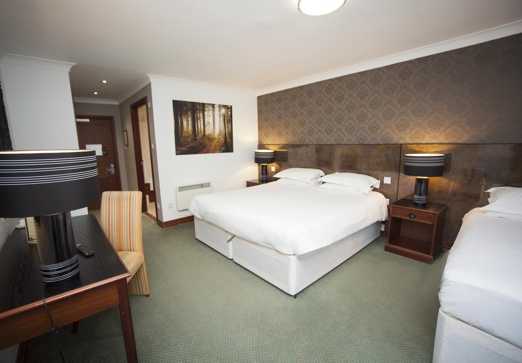 The Victoria Hotel Manchester By Compass Hospitality Oldham Buitenkant foto