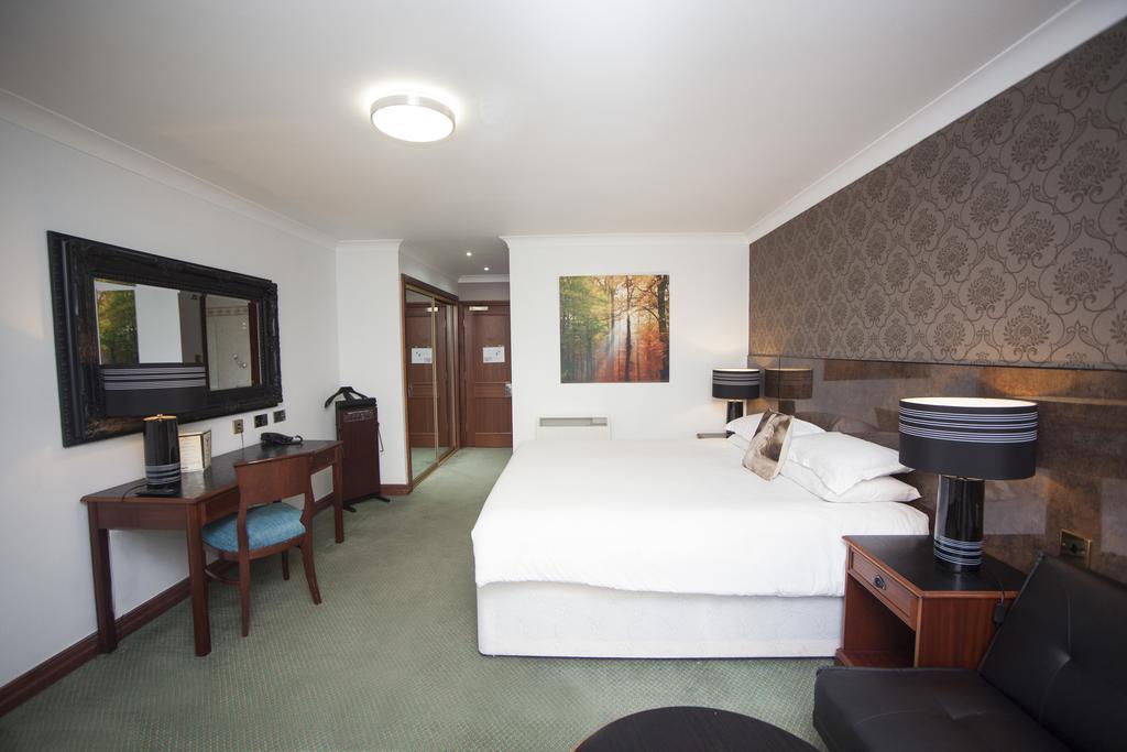 The Victoria Hotel Manchester By Compass Hospitality Oldham Buitenkant foto