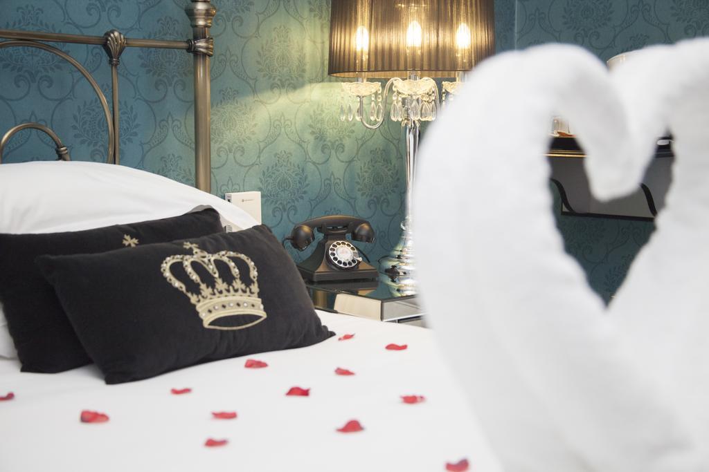 The Victoria Hotel Manchester By Compass Hospitality Oldham Buitenkant foto
