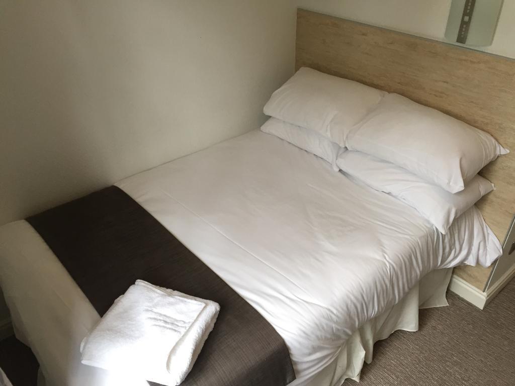The Victoria Hotel Manchester By Compass Hospitality Oldham Buitenkant foto