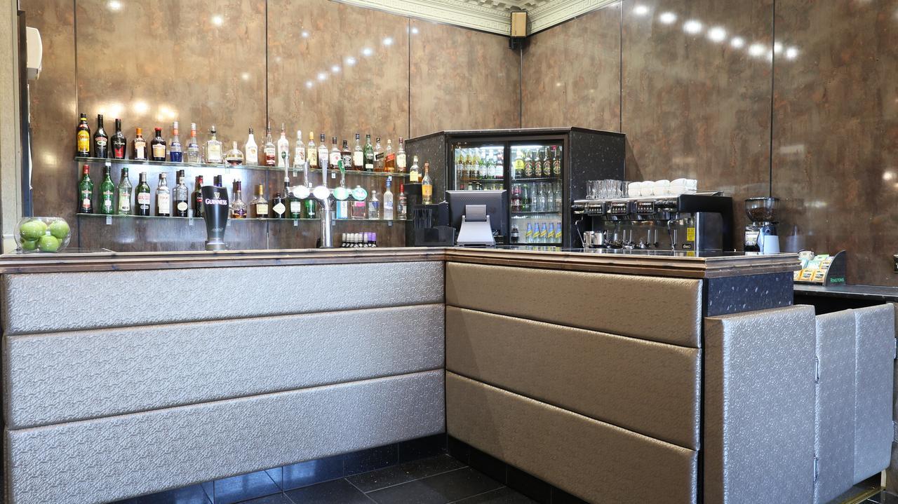 The Victoria Hotel Manchester By Compass Hospitality Oldham Buitenkant foto