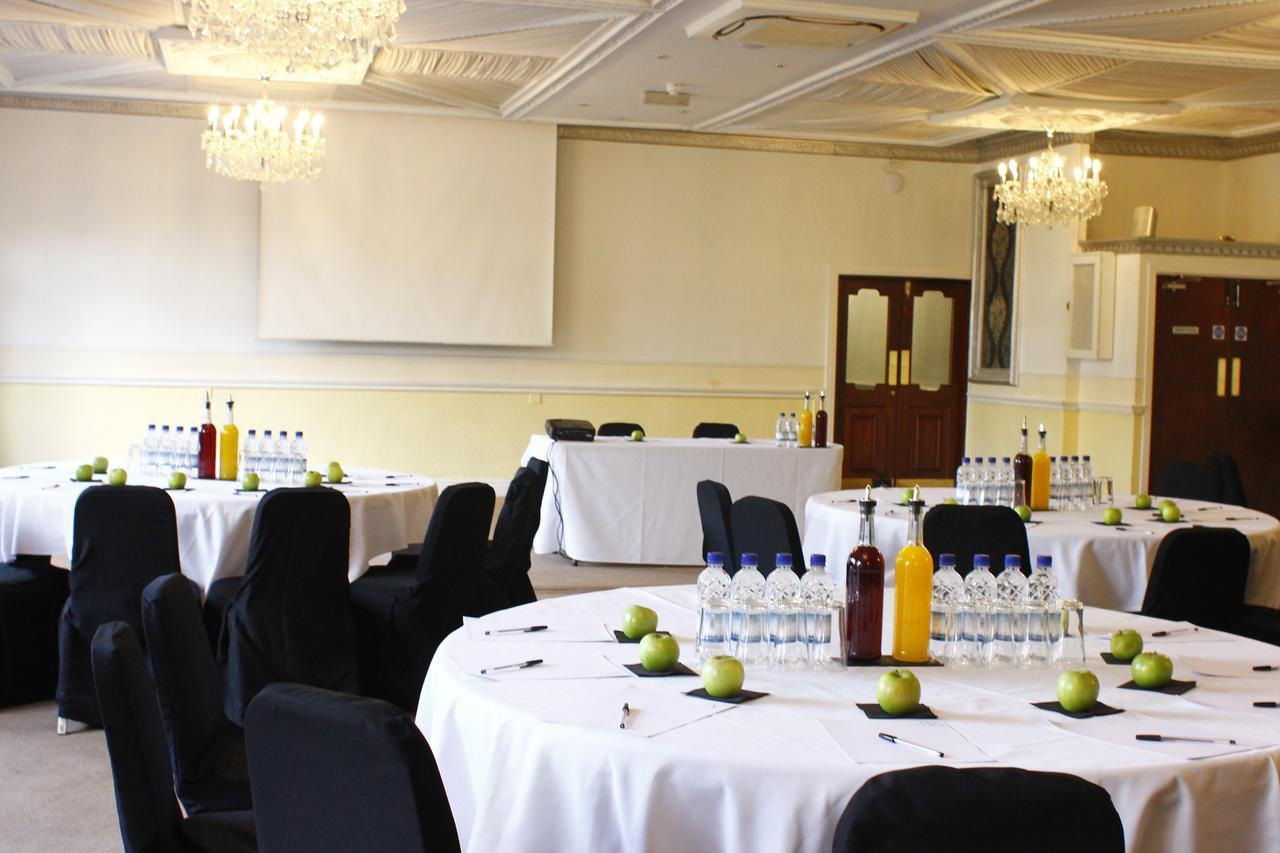 The Victoria Hotel Manchester By Compass Hospitality Oldham Buitenkant foto