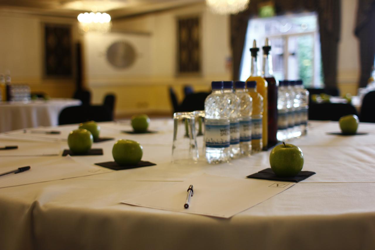 The Victoria Hotel Manchester By Compass Hospitality Oldham Buitenkant foto