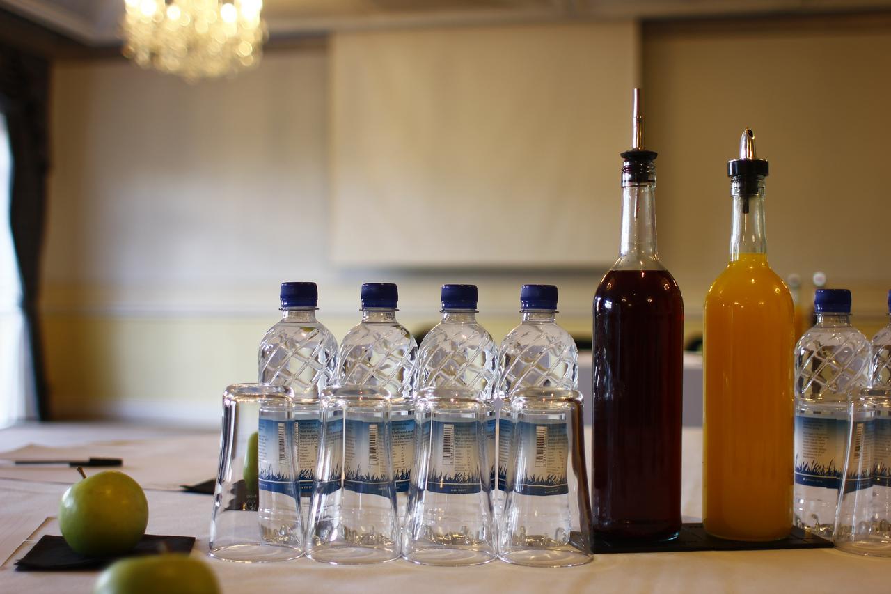 The Victoria Hotel Manchester By Compass Hospitality Oldham Buitenkant foto