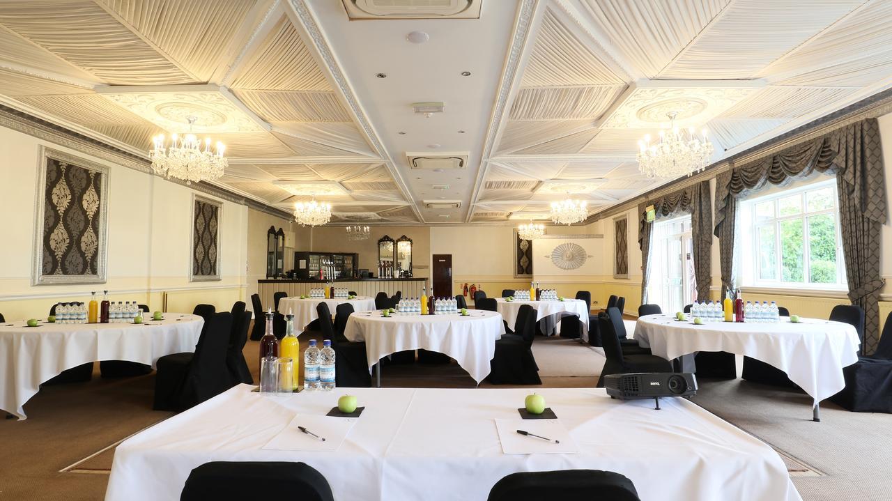 The Victoria Hotel Manchester By Compass Hospitality Oldham Buitenkant foto
