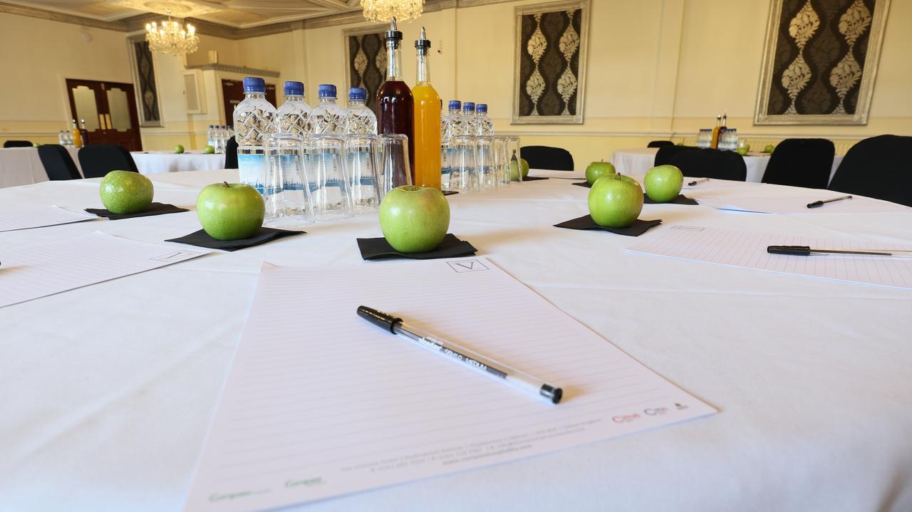 The Victoria Hotel Manchester By Compass Hospitality Oldham Buitenkant foto