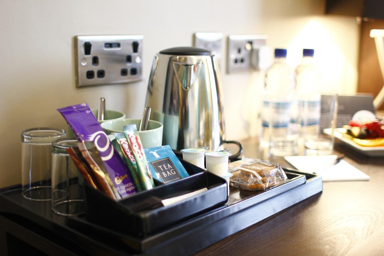 The Victoria Hotel Manchester By Compass Hospitality Oldham Buitenkant foto