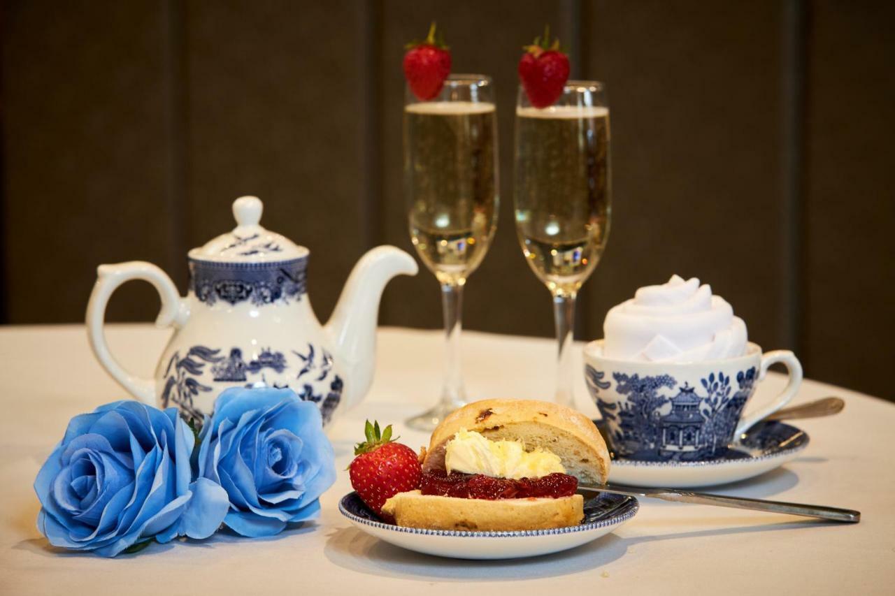 The Victoria Hotel Manchester By Compass Hospitality Oldham Buitenkant foto