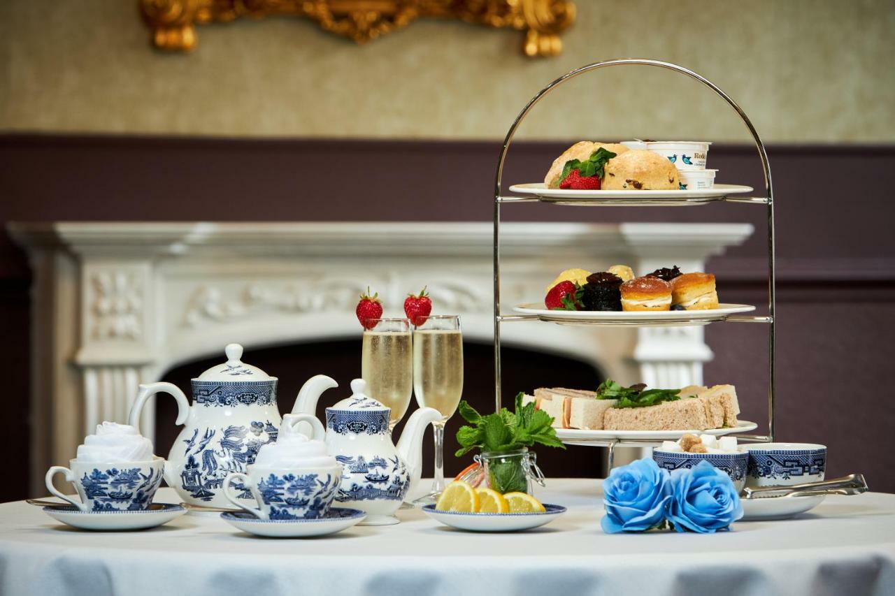 The Victoria Hotel Manchester By Compass Hospitality Oldham Buitenkant foto